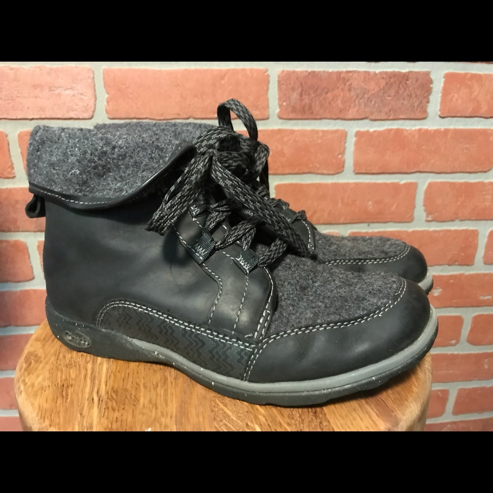 Chaco Barbary boots black size 8